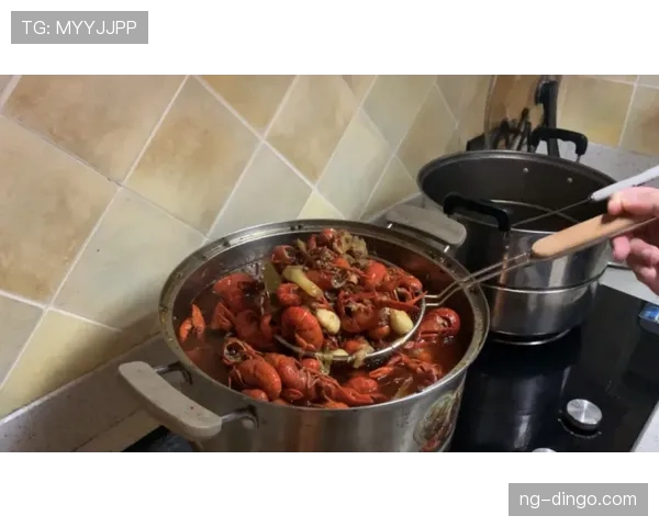 浓眉哥家里请了三个厨师专门管他吃饭？